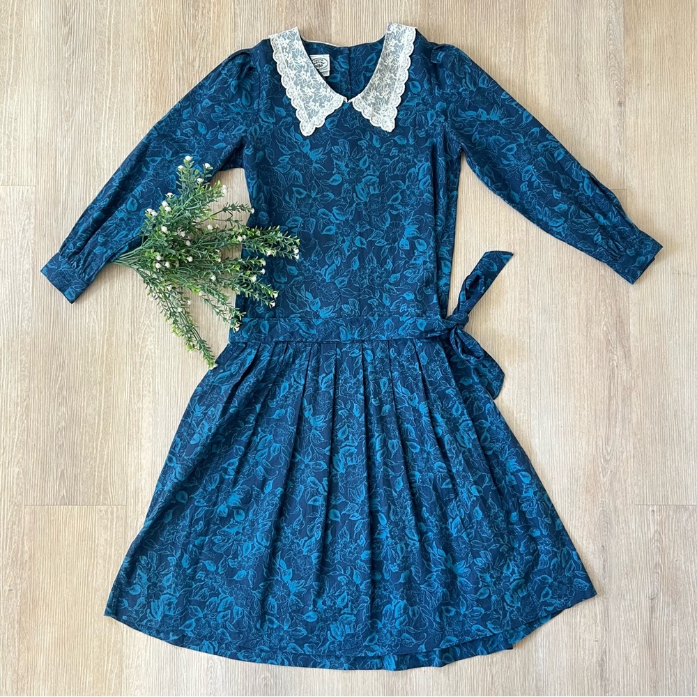 Vintage 80’s Laura Ashley Lace Neck Floral Belted Cottagecore Pleated Midi Dress